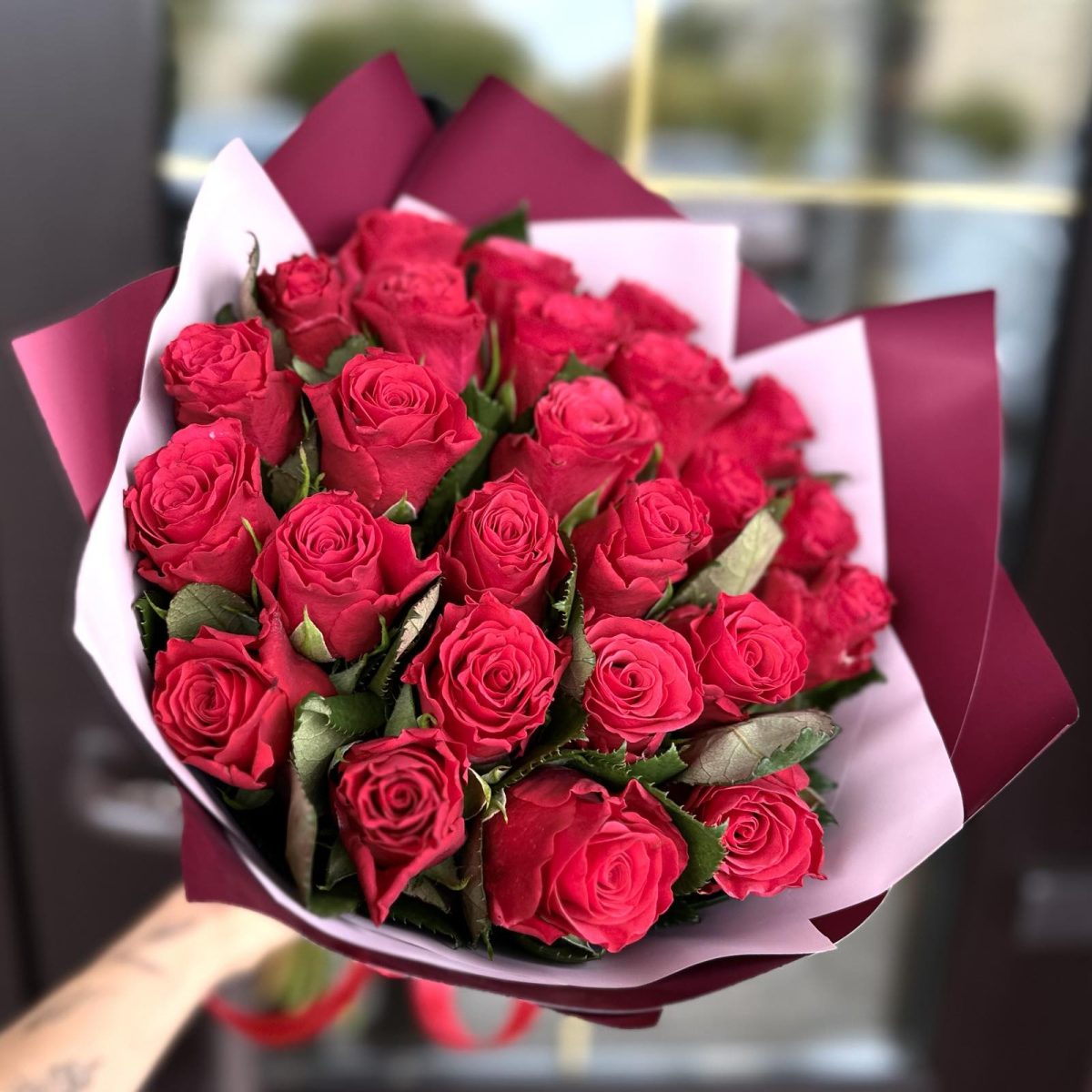 Акция!!! Букет из 25 кенийских малиновых роз — изображение 1